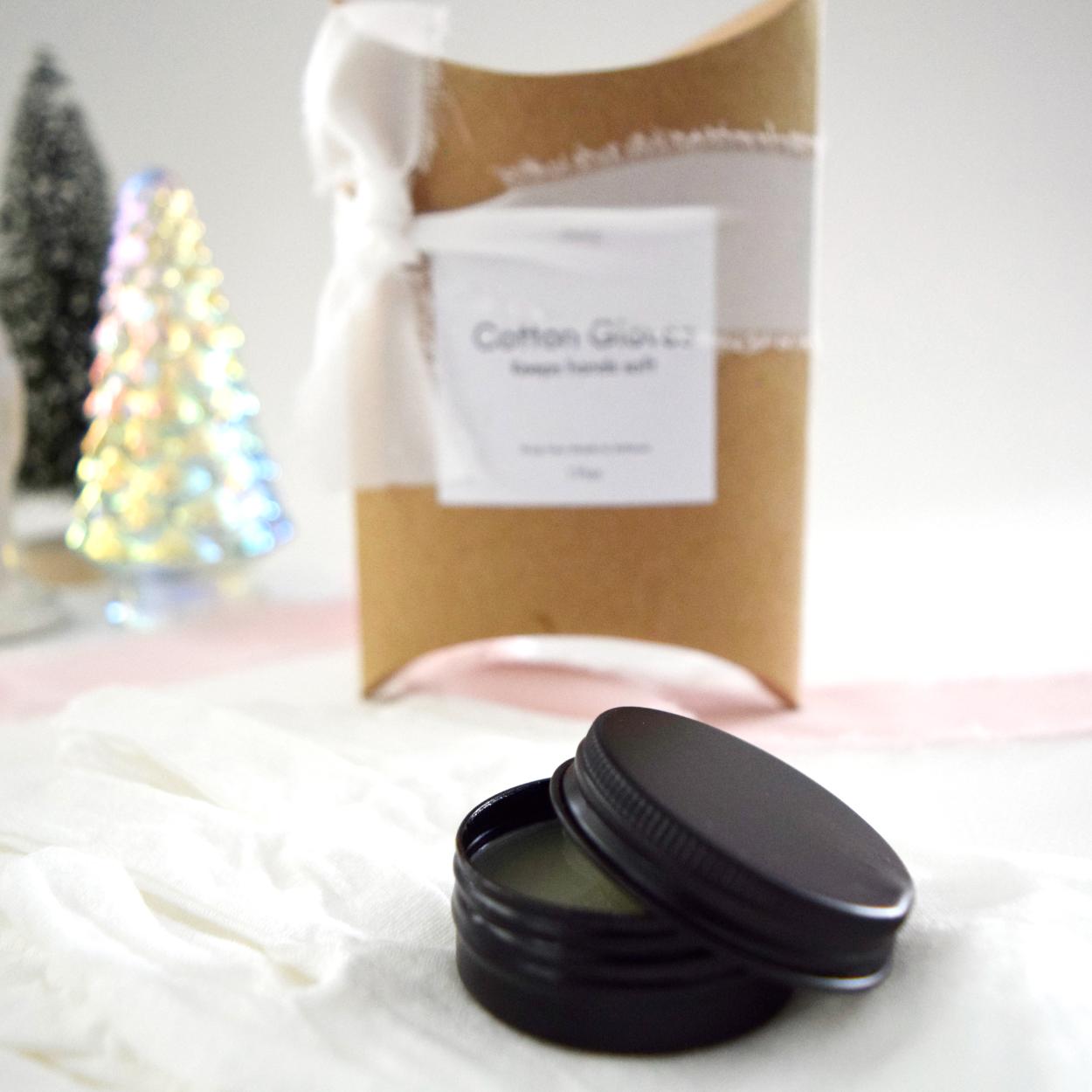 Cotton Comfort Gloves: Essential Companion for Intensive Moisturization